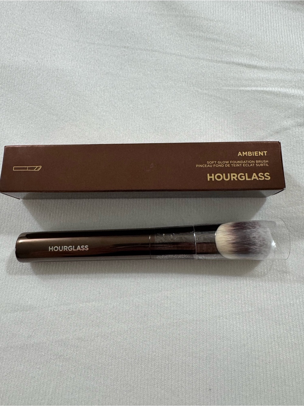 Hourglass Ambient Soft Glow Foundation Brush